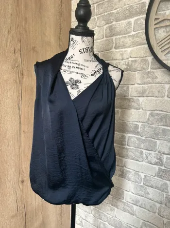 Blouse élégante sans manches couleur bleu nuit taille 40