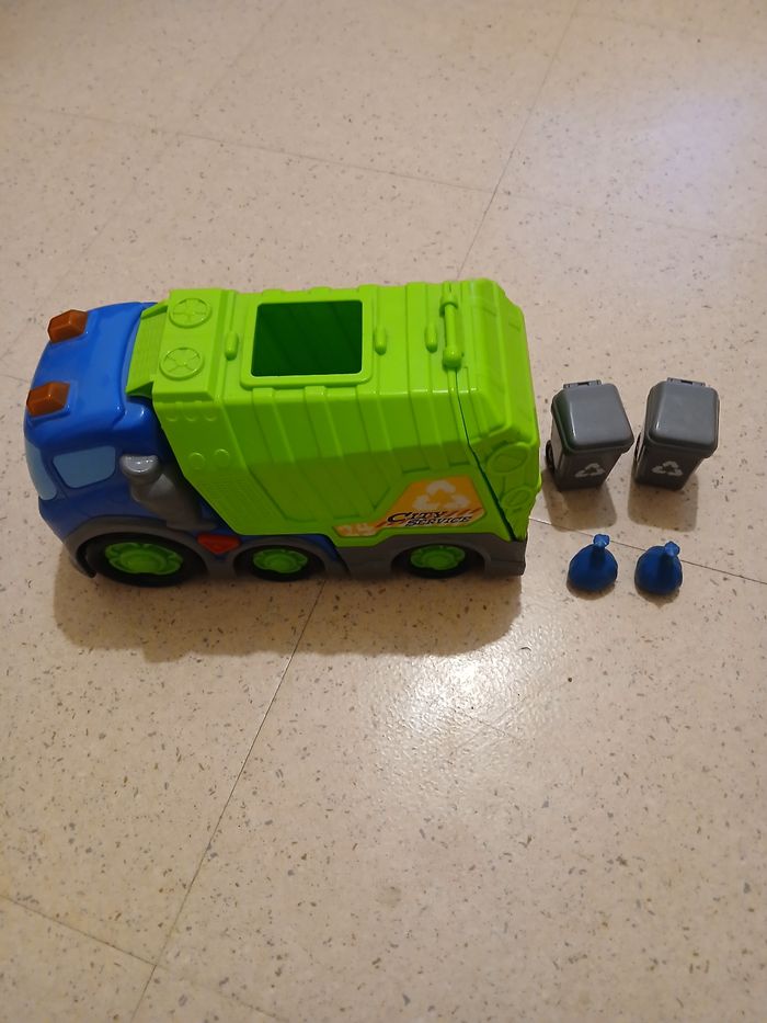 Camion de poubelle et accessoires