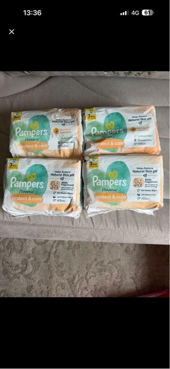 4 paquets de lingettes Pampers 