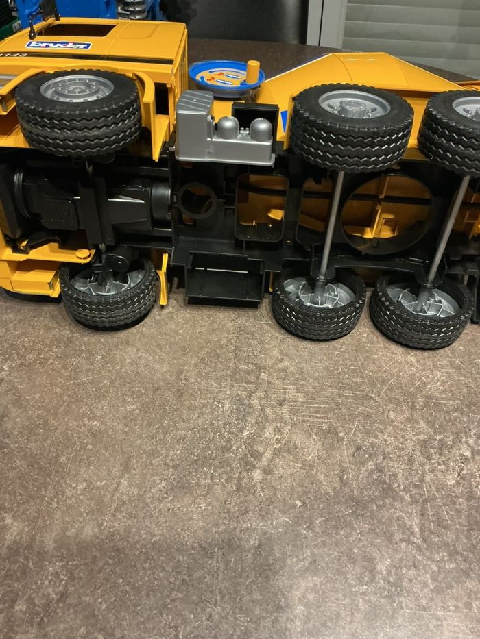 Camion bétonnière Bruder - photo numéro 9