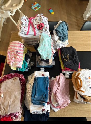 Lot de vêtement fille 12 mois