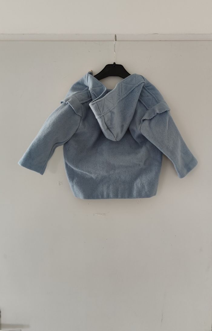 Manteau à capuche 18 mois bleu clair très bon état - photo numéro 2