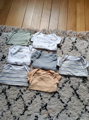 Lot de 7 bodies manches courtes 3-6mois
