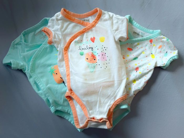 Lot de 4 vêtements fille en 1 mois - photo numéro 3