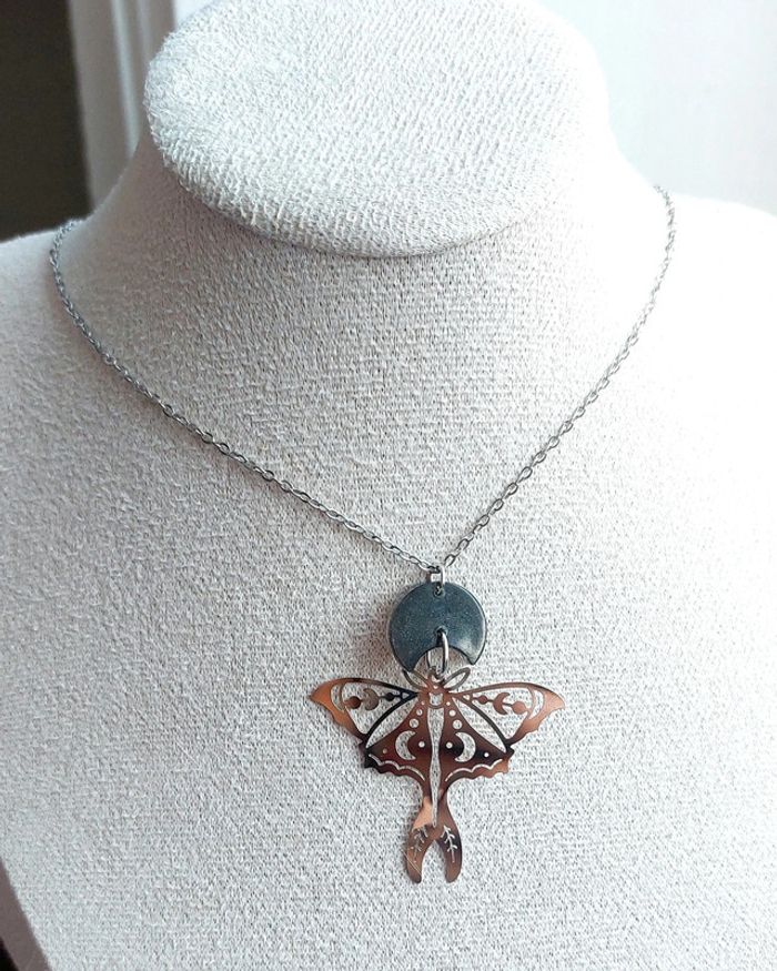 Collier papillon mystique - photo numéro 2