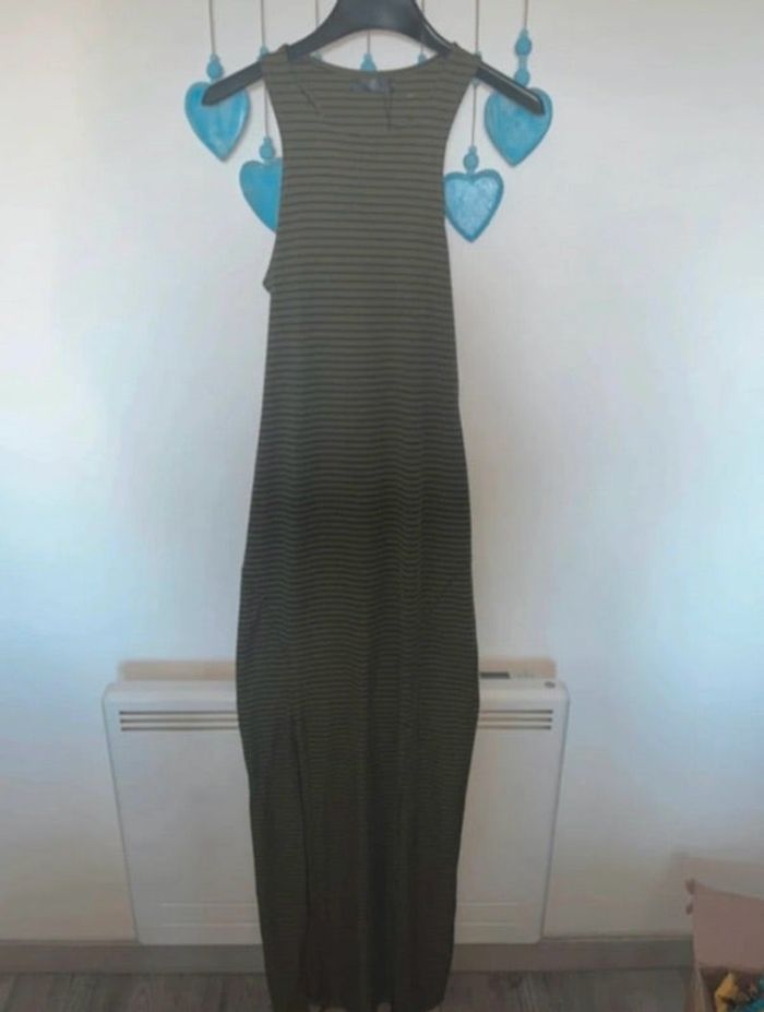 Longue robe échancrée