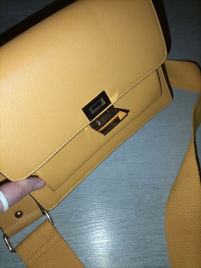 Sac à main Minelli jaune moutarde modèle milaine format moyen avec anse en tissu - photo numéro 9