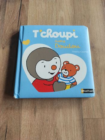 T'choupi aime doudou