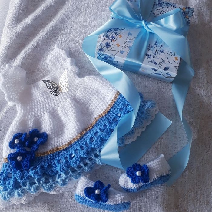 Vêtement bébé fille robe bleue crochet dentelle papillon doré naissance cadeau maternité