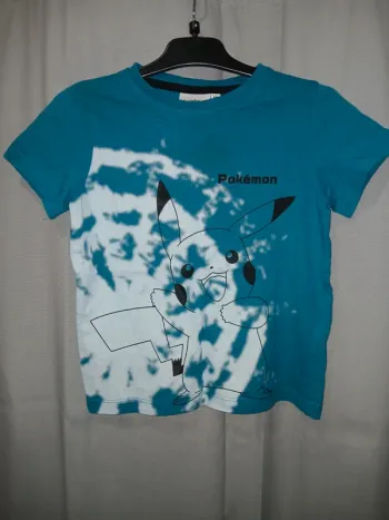 💙 T-shirt manches courtes Pikachu taille 5 ans.