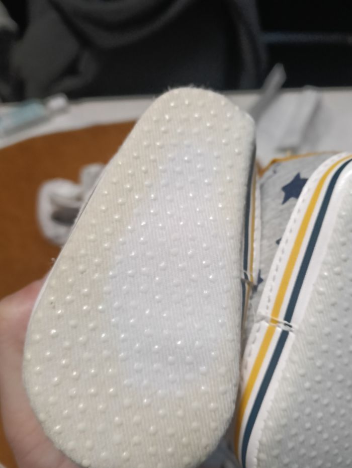 Lot de deux paires de chaussons et 6 paires de chaussures - photo numéro 8