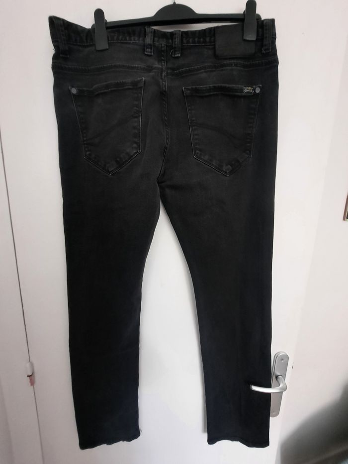 Vends jeans homme - photo numéro 2