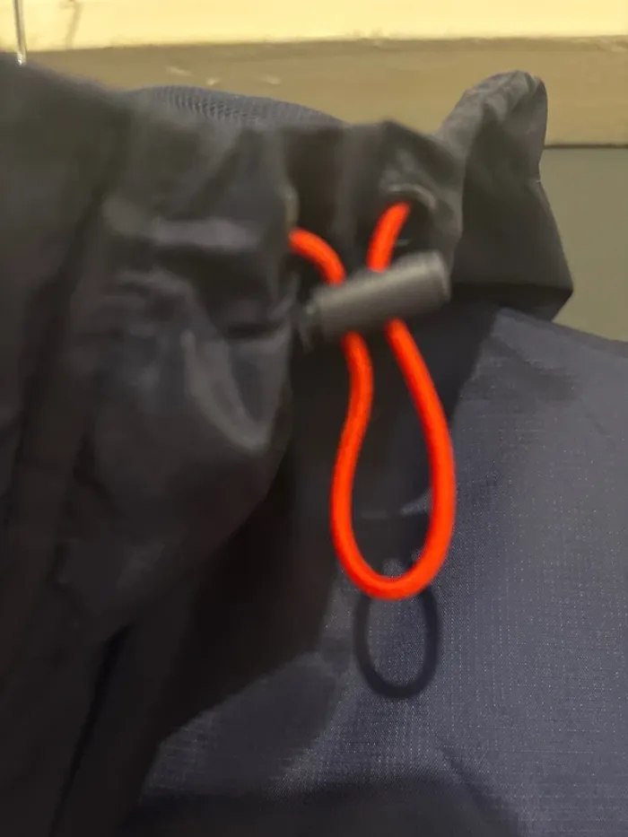 Veste coupe-vent PSG avec capuche – Taille S - photo numéro 13