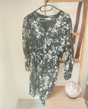 Robe noir avec motif blanc