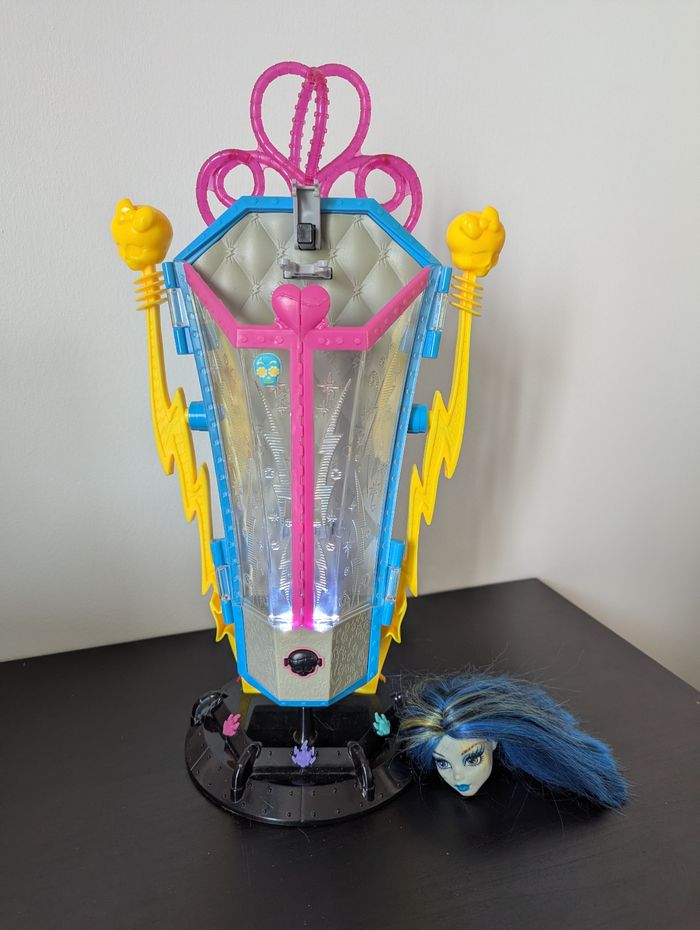 Chambre recharge poupée Monster high Frankie freaky fusion