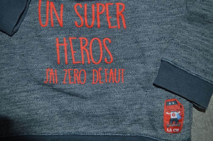 Ensemble pantalon 2 ans + sweat 3 ans et t-shirt 3 ans - photo numéro 8