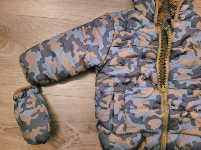 Doudoune à capuche avec gants 6 mois - photo numéro 3