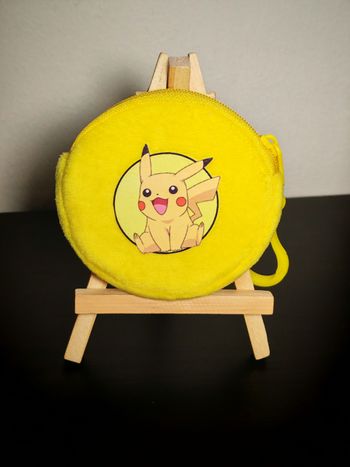 Porte monnaie Pikachu.