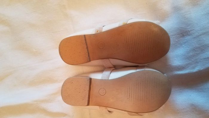 Chaussures blanches taille 22 - photo numéro 4