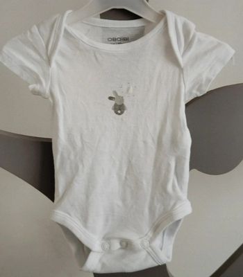 Body blanc manches courtes Obaibi taille 1 mois