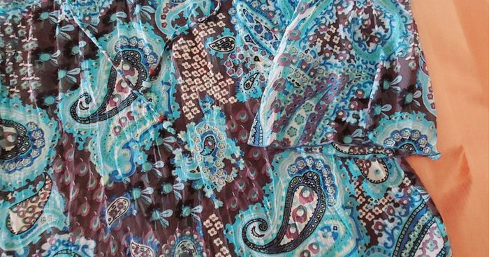 Très jolie chemise T 5 Multiples créateur - photo numéro 5