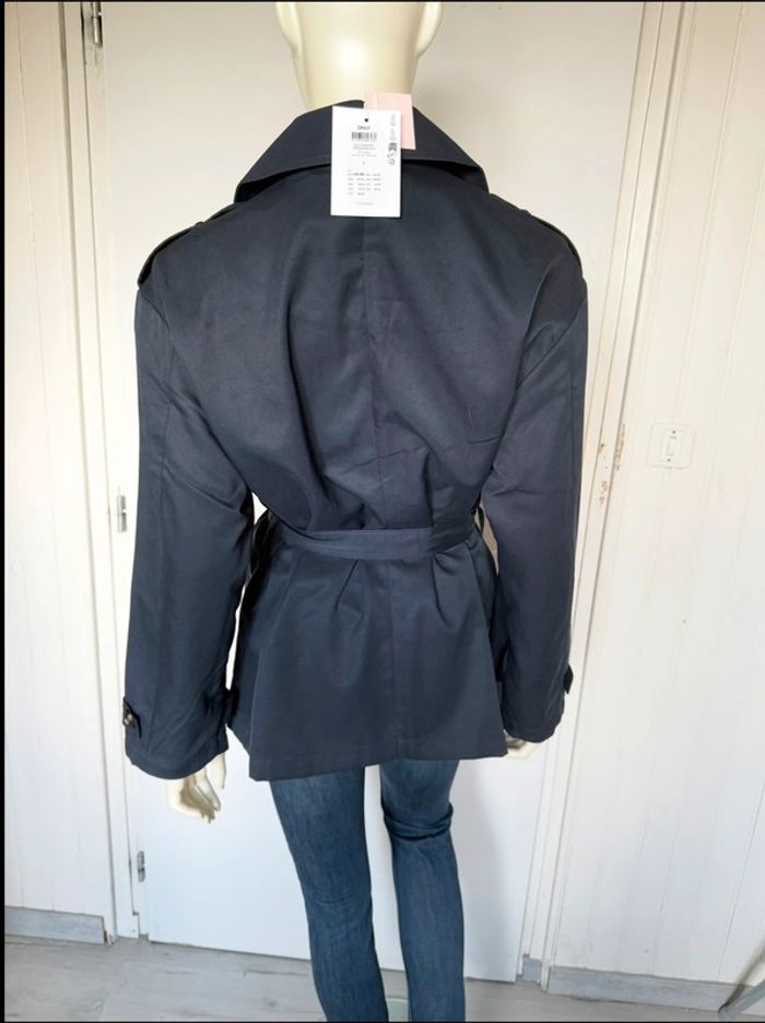 Trench-coat court ONLY – Taille L – bleu marine – Neuf avec étiquette - photo numéro 3