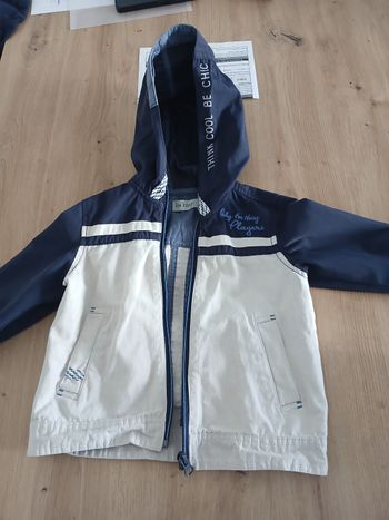 Manteau leger taille 4 ans 