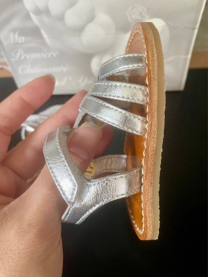Magnifique paire de chaussure pour bébé été neuve taille 17 - photo numéro 4