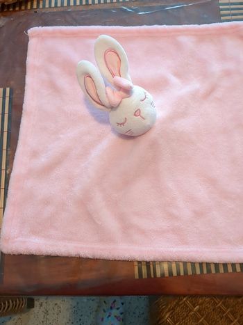 Doudou lapine rose
