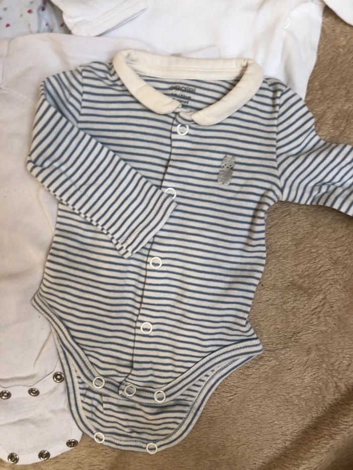 Lot bodies / 1mois - photo numéro 2