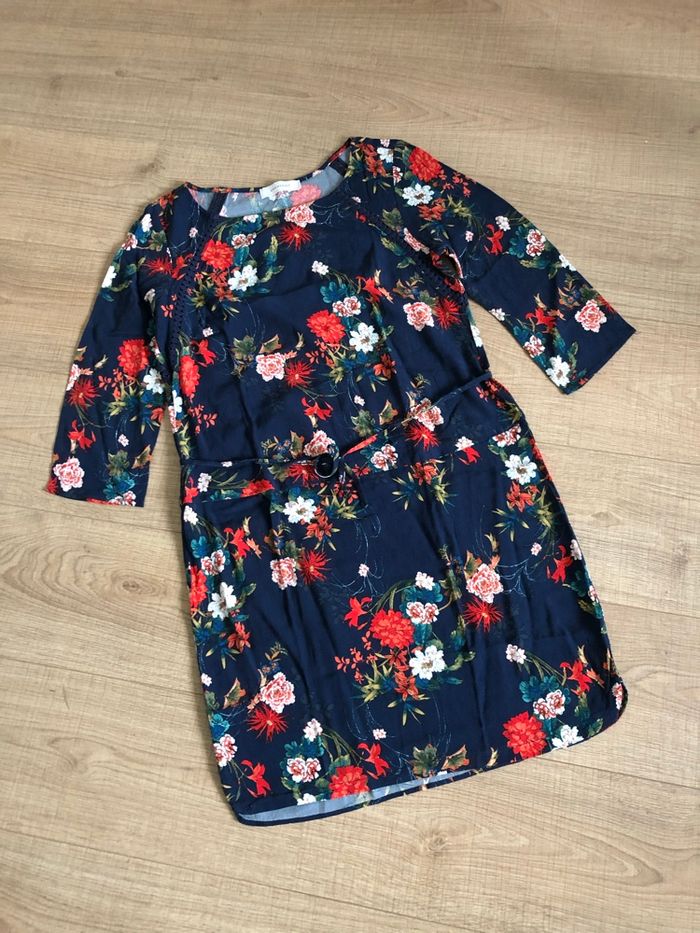 Robe bleue marine et fleurie Promod taille 38 excellent état - photo numéro 7