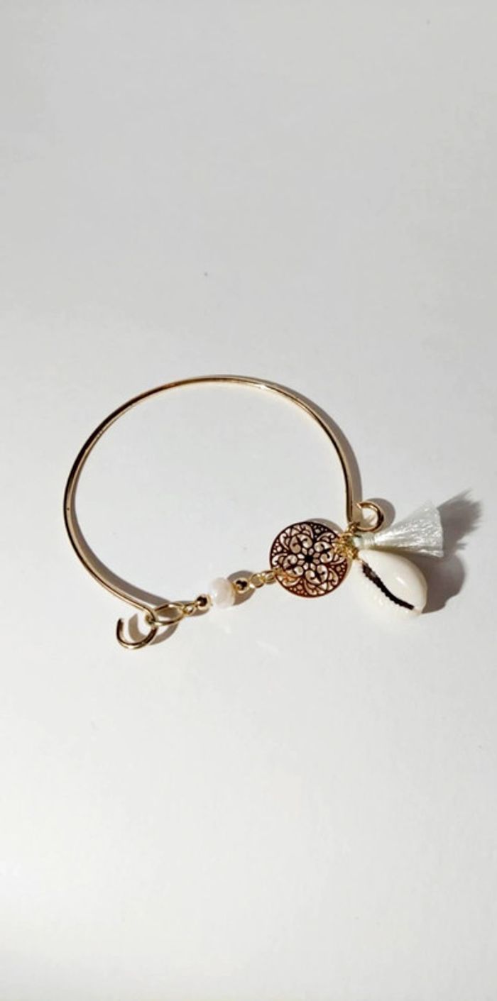 Bracelet jonc dorée coquillage moa