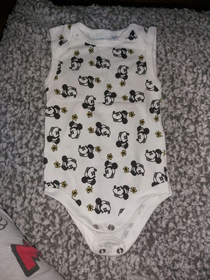 Body disney minnie taille 62/68 3/6 mois - photo numéro 1