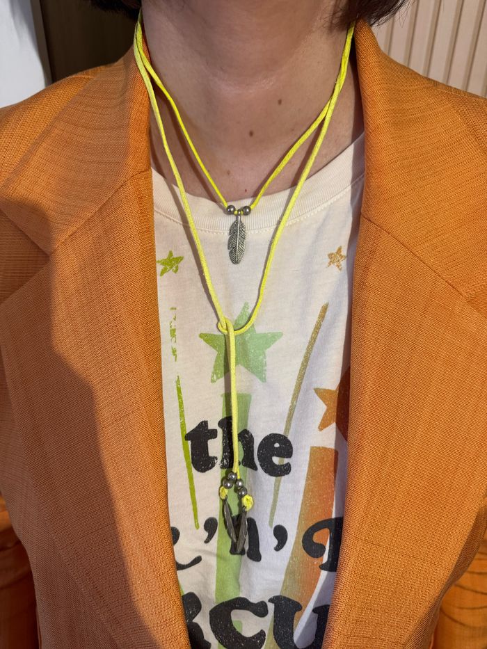 Collier jaune double rang sautoir plume argent - photo numéro 2