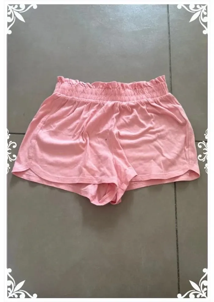 🌸 Short rose clair KIABI – Taille 10 ans (138-143 cm) - photo numéro 2