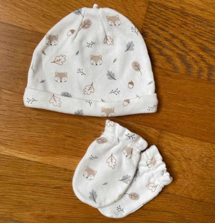 Lot de 3 bonnet et une paire de moufles C&A, Kiabi et sergent major - photo numéro 2