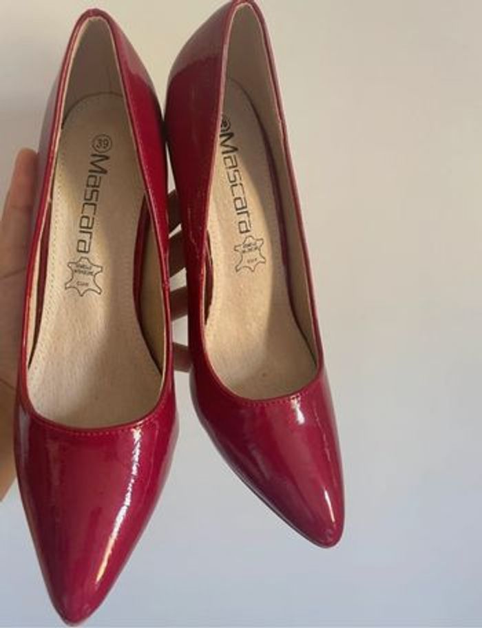 Escarpins rouges vernis - photo numéro 2