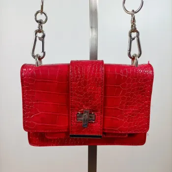 Mini sac bandoulière rouge effet croco – look tendance et structuré S022