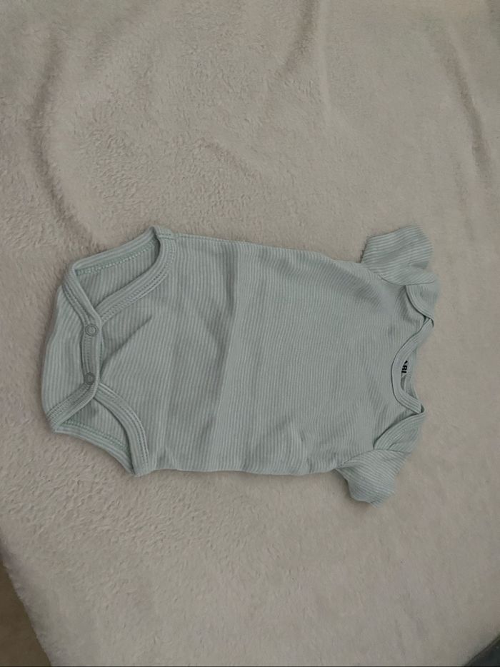 Lot 9 bodies tee shirt 3 mois - photo numéro 4