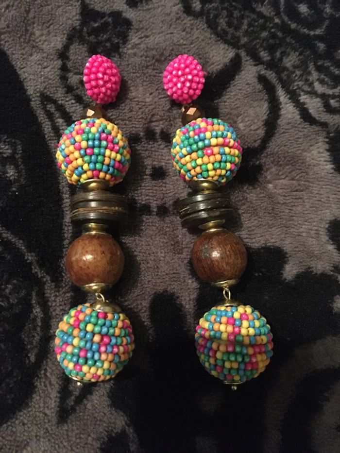 Jolies boucles d oreille Moa multicolores