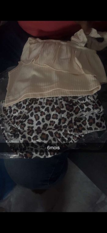 Ensemble 6 mois neuf avec etiquette