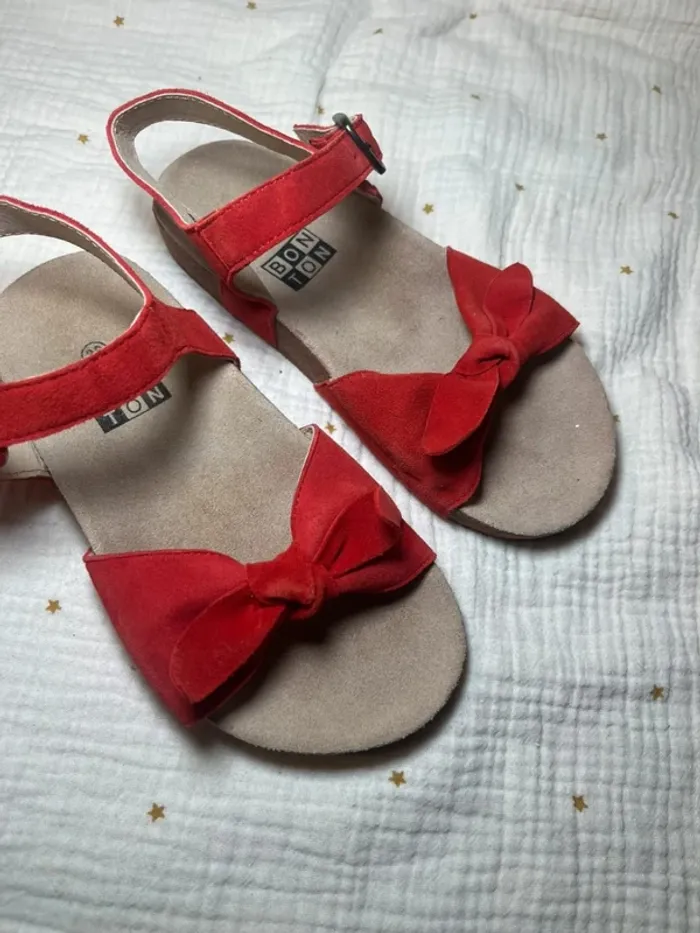 Sandales Bonton rouges – Taille 30 – Cuir & daim - photo numéro 2