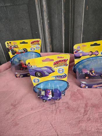 Lot de voitures roadster racer disney neuve