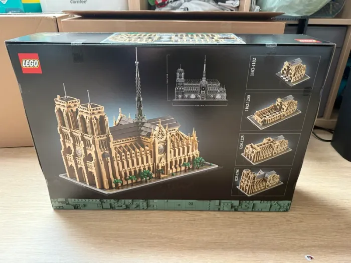 Lego 21061 Notre-Dame de Paris - photo numéro 2