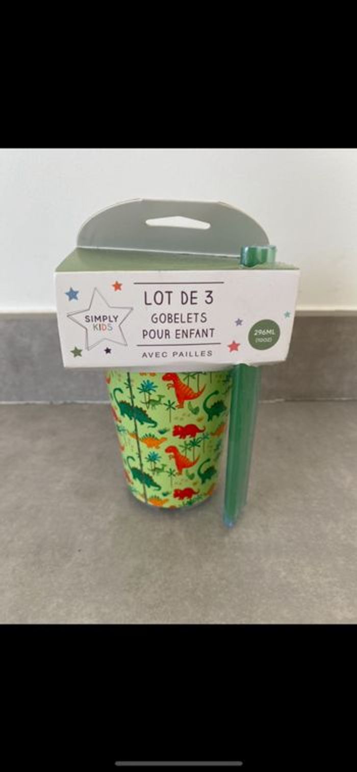 Lot de 3 gobelets avec pailles Dinosaure