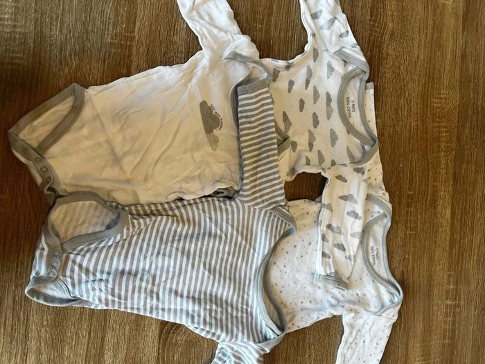 Lot vêtements 6 mois - photo numéro 18