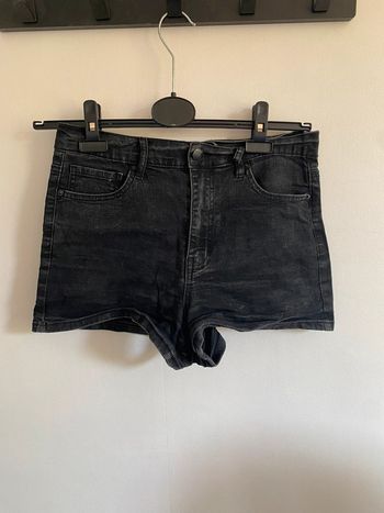 Petit short en jean noir • Forever 21 • Taille 42