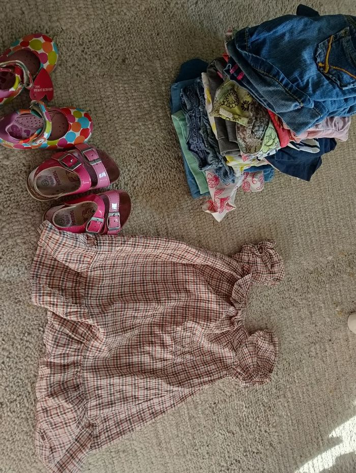 Lot vêtement fille 2 ans avec chaussure