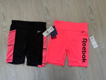 Lot de deux shorts cyclistes Reebok taille 11 12 ans rose fluo et gris Neufs