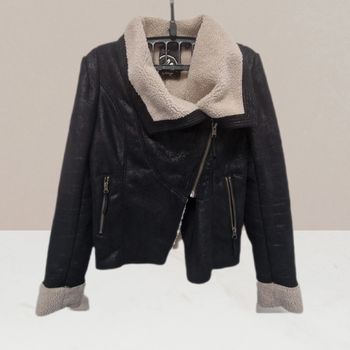 Magnifique petit manteau fausse fourrure taille M